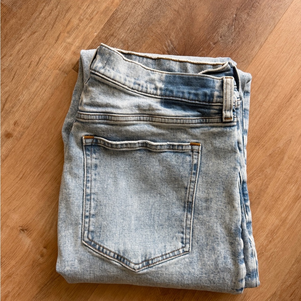 Abercrombie & Fitch Light Blue Denim The Ankle Straight Ultra High Rise “Short”